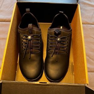 Clove nursing shoes women size 11/ men 9.5